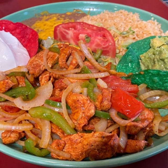 Pollo carnitas.